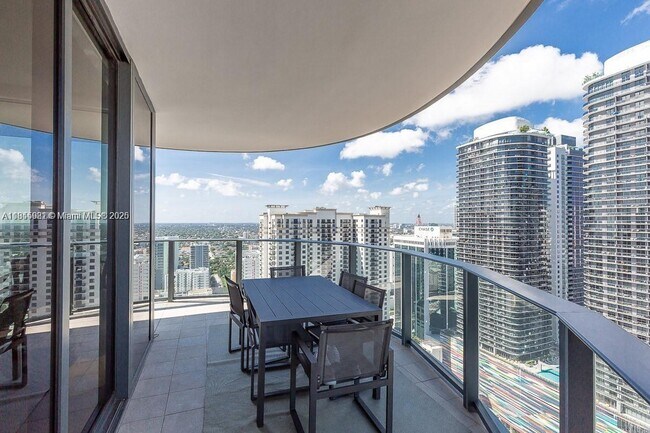 Building Photo - 1000 Brickell Plaza