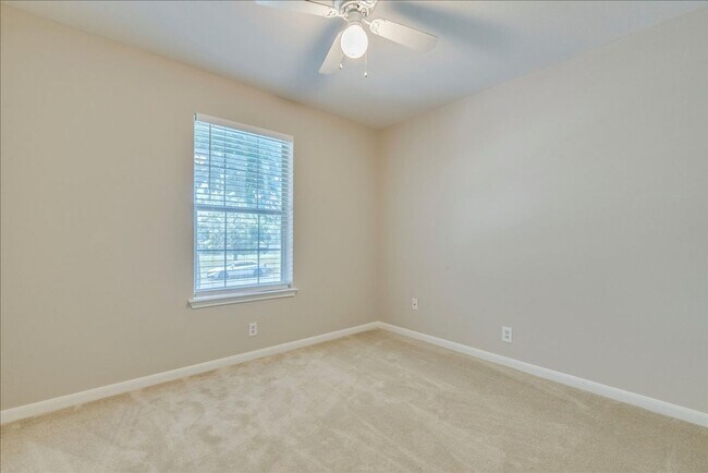 Building Photo - 913 Jasmine Trail