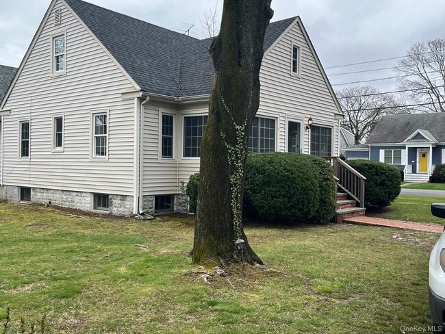 Building Photo - 100 Grant St