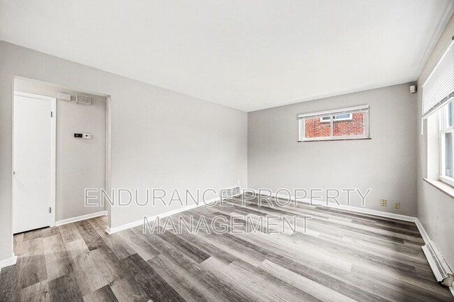 Building Photo - 4765 Hardwick Dr