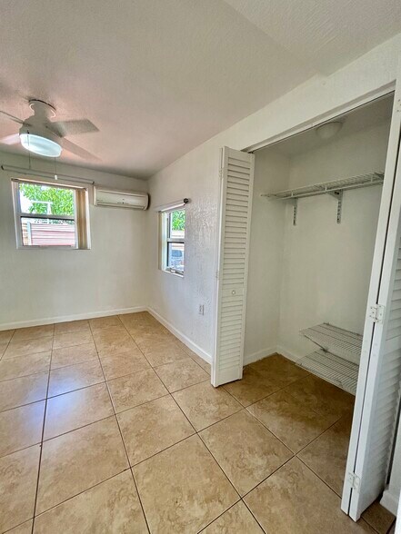 Bedroom - 4221 SW 36th St