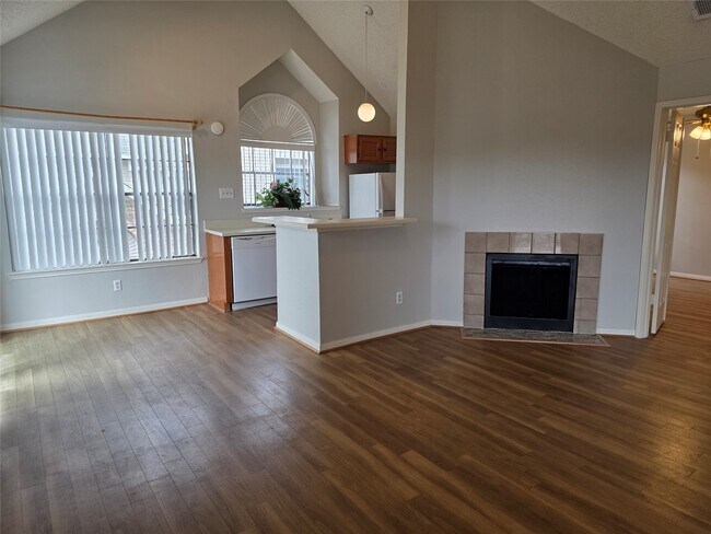 Building Photo - 2300 Old Spanish Trl