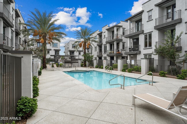 Building Photo - 2090 S Dorsey Ln