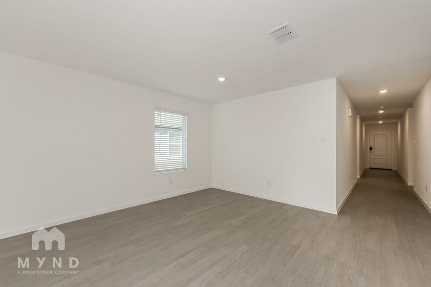 Building Photo - 2712 Ctr Crk Ln