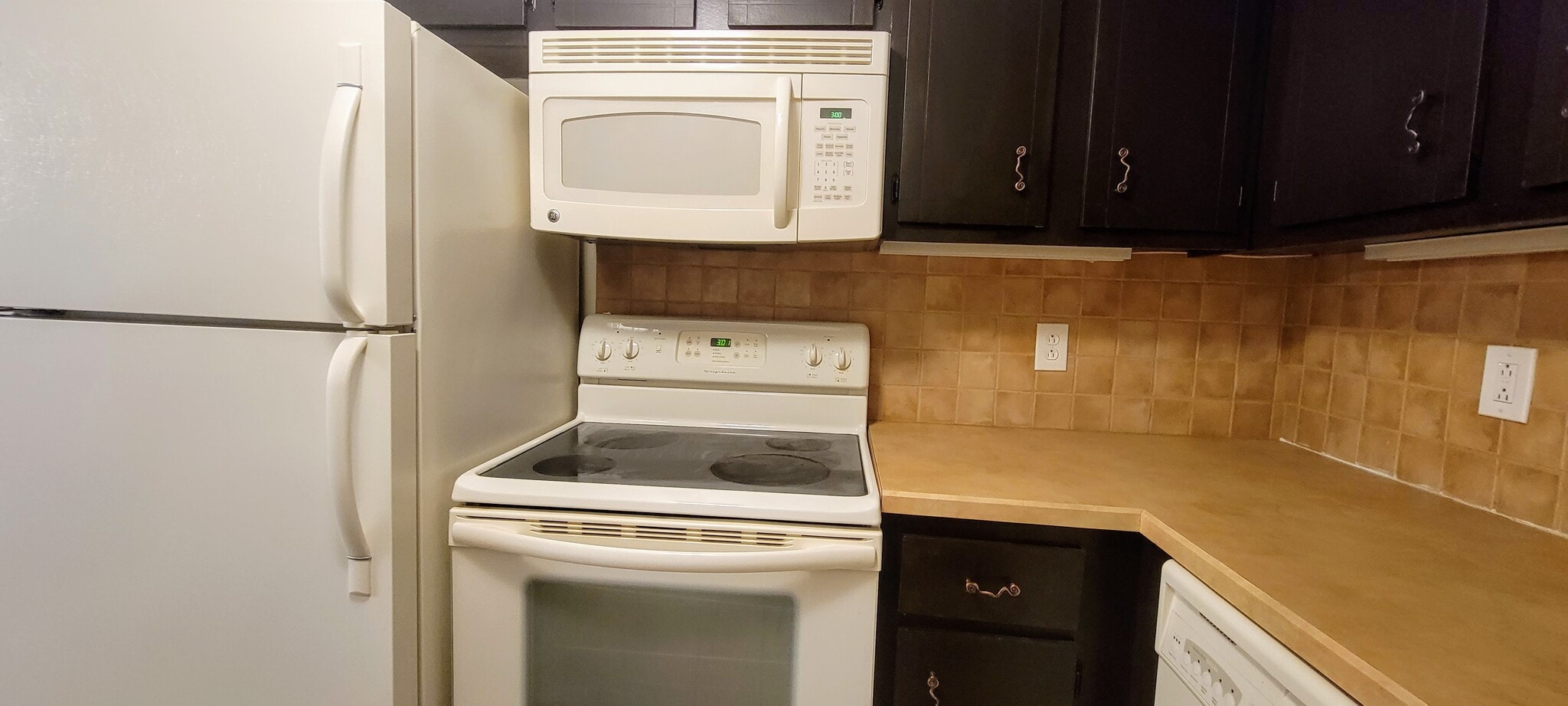 kitchen - 100 Grand View Ave