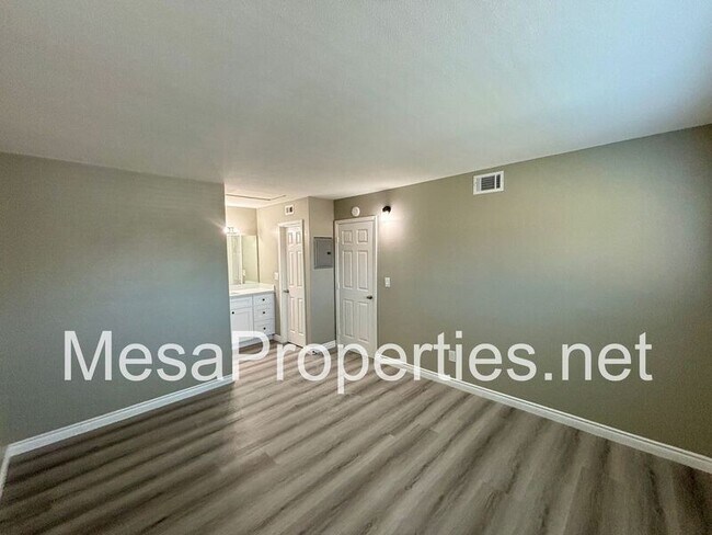 Building Photo - 1749 E Fairfield Ct