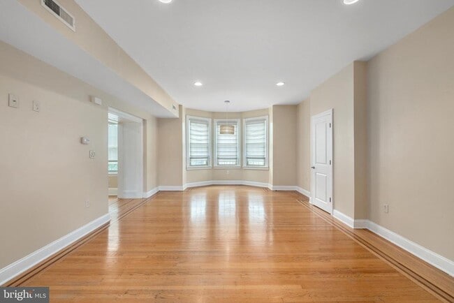 Building Photo - 309 E Girard Ave