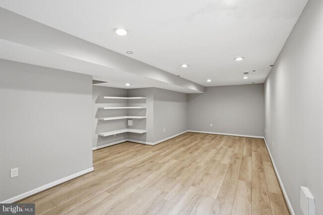 Building Photo - 5710 Ridgedale Dr
