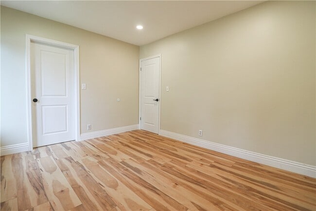 Building Photo - 16608 Park Ln Cir