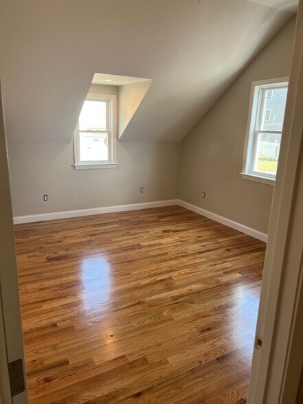 Building Photo - 11 Garfield Ave