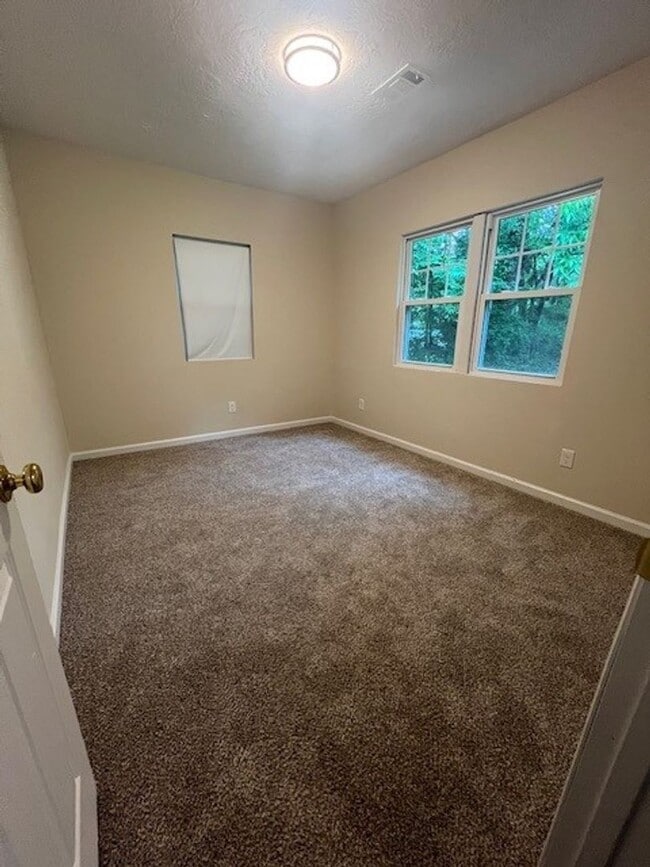 Building Photo - Newly Remodeled 3 Bedroom, 1 Bath Home