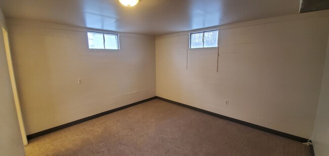 Building Photo - 3-Bedroom Ranch w/Full Basement