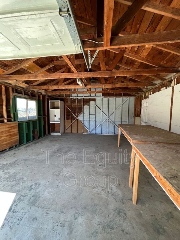 Building Photo - 932.5 W Goshen Ave