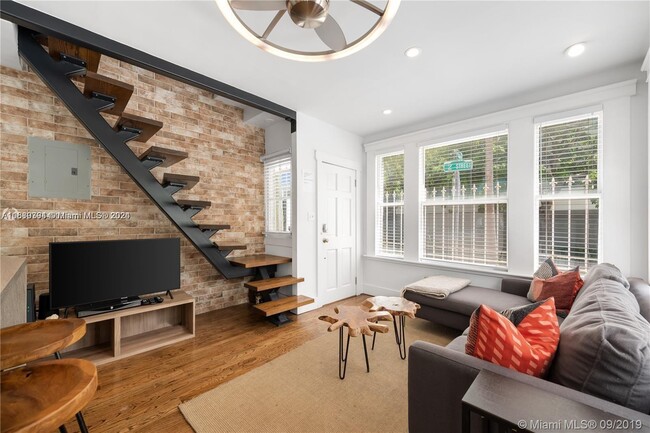 Primary Photo - 739 2nd St