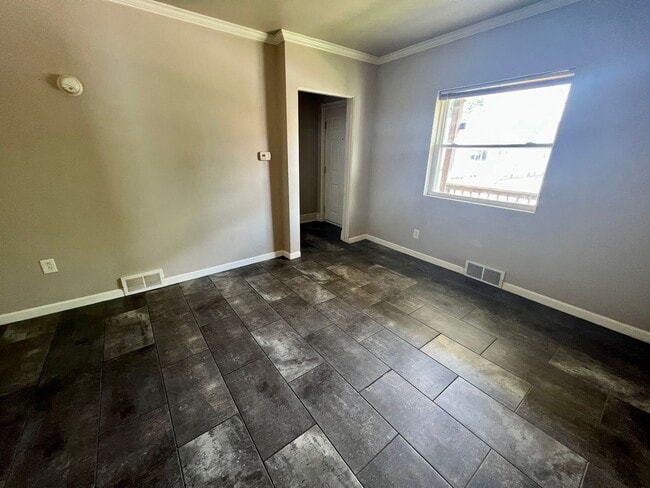 Building Photo - 146 Maplewood Ave