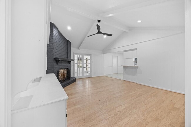 Building Photo - 25 Little John Ln