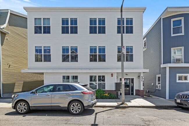 Building Photo - 521 E 8th St