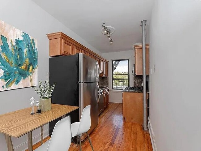 Primary Photo - 50 Reservoir Ave