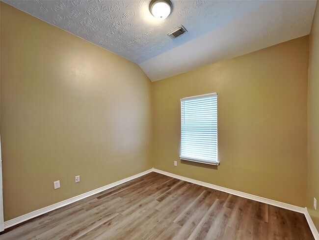 Building Photo - 2315 Perkins Crossing Dr