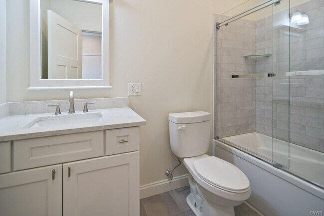 Building Photo - 129 Oakcrest Rd