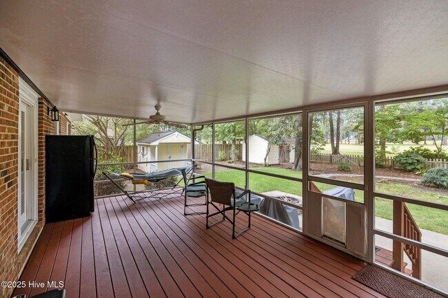 Building Photo - 327 Plantation Dr