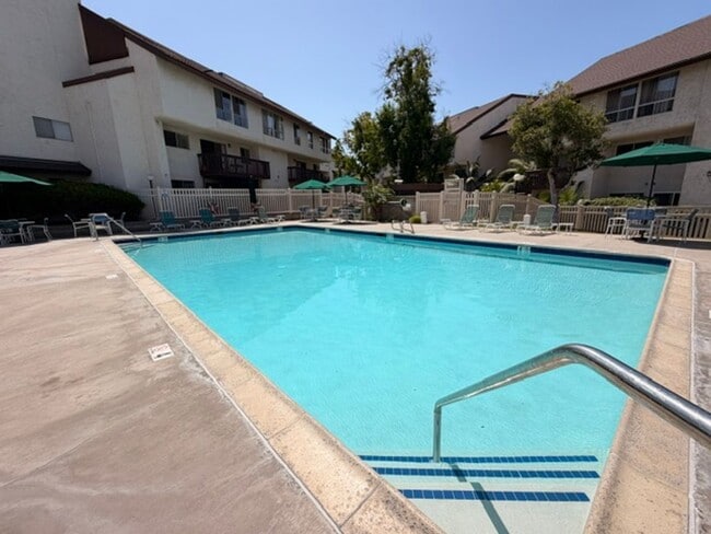 Building Photo - Spacious 2 Bedroom 2 Bathroom Condo with Large Balcony in Mission Valley