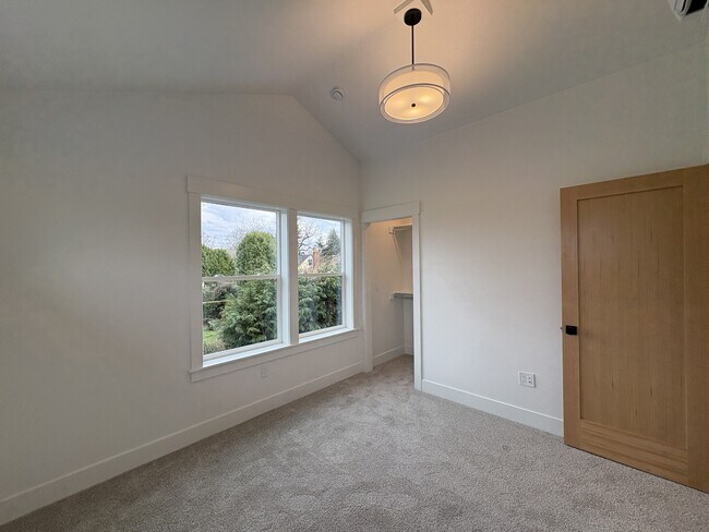 Building Photo - 6960 NE 18th Ave