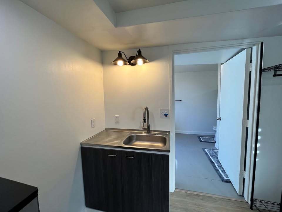 Building Photo - 1130 Keolu Dr