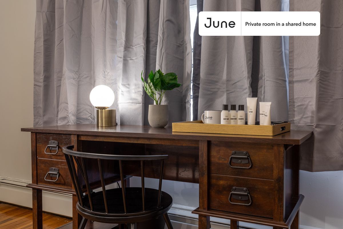 Building Photo - Room in Shared 4 bed/1 bath home