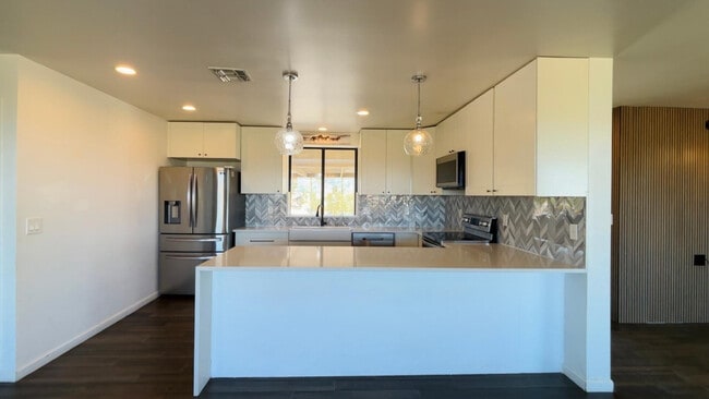 Building Photo - 1750 W Pearce Rd