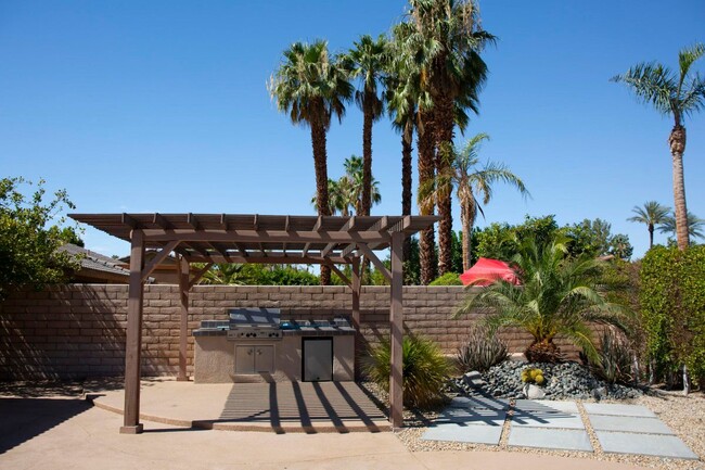 Building Photo - 40588 Clover Ln