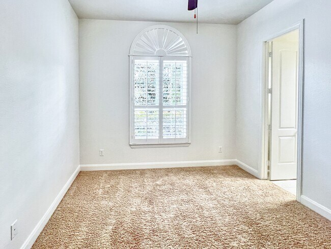 Building Photo - 78 Lindenberry Cir