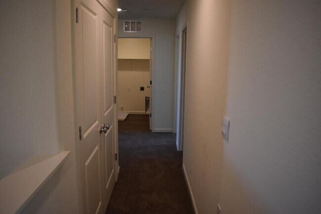 Building Photo - 1316 eagle crest court