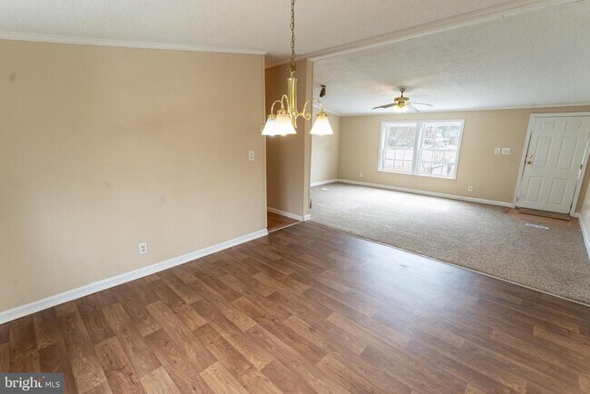 Building Photo - 1205 W 6th St