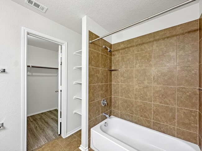 Building Photo - 1826 Strawhouse Way