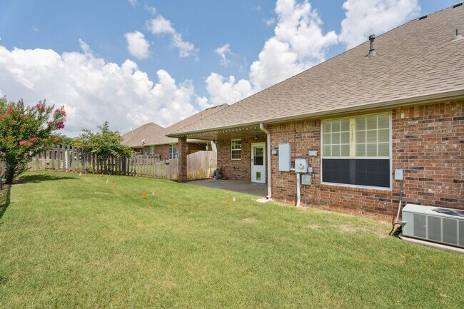 Building Photo - 11314 NW 121st Pl