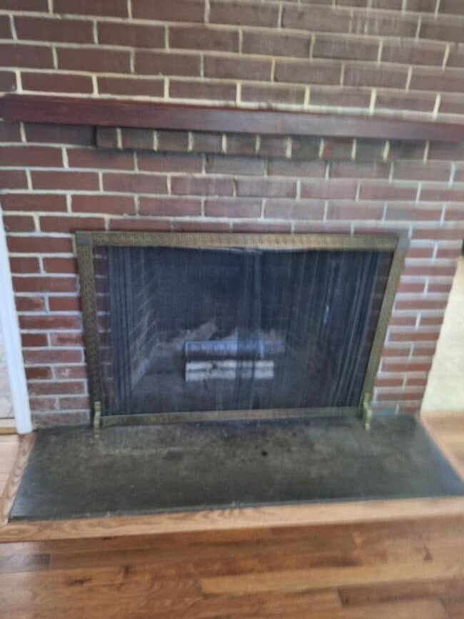 Building Photo - Cute white cottage with white picket fence & Huge deck off back door!