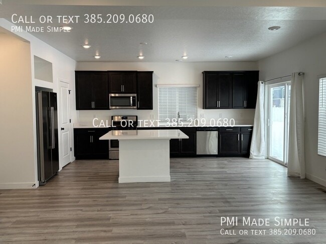 Primary Photo - Modern and Spacious Home In Lehi with 2 Ca...