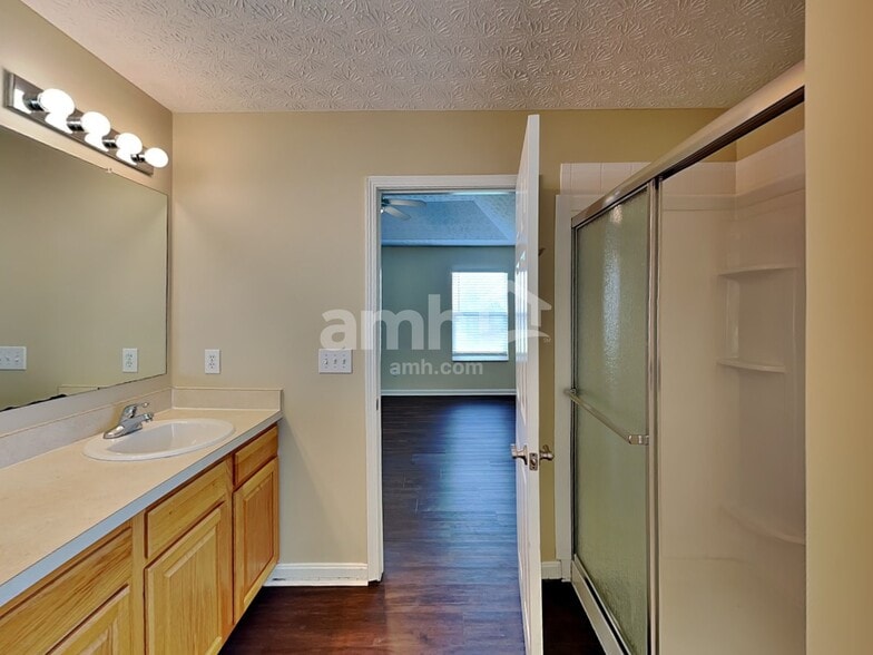 Building Photo - 10136 Corona Ln