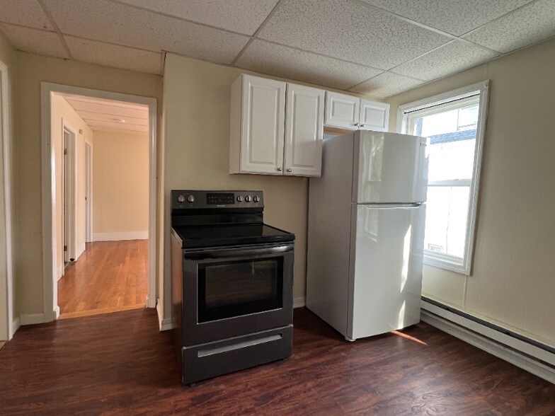 Building Photo - 42 Houghton St