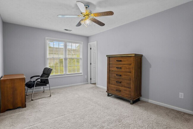 Building Photo - 3bed/2bath Located Right on Campbells Campus!
