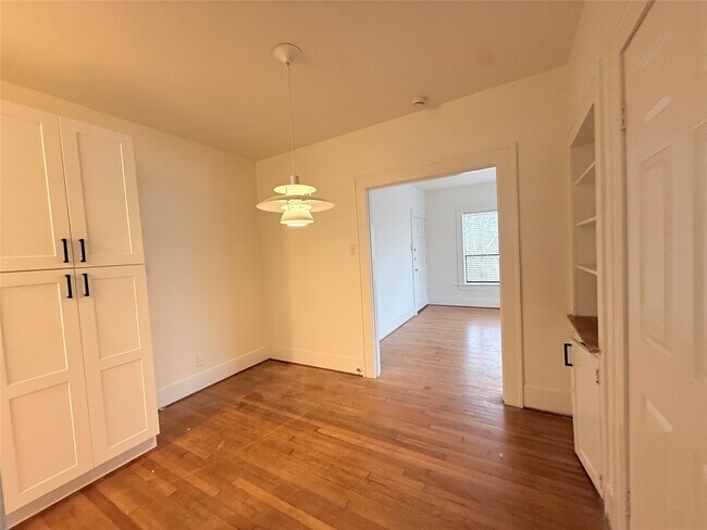 Building Photo - 1201 W Gray St