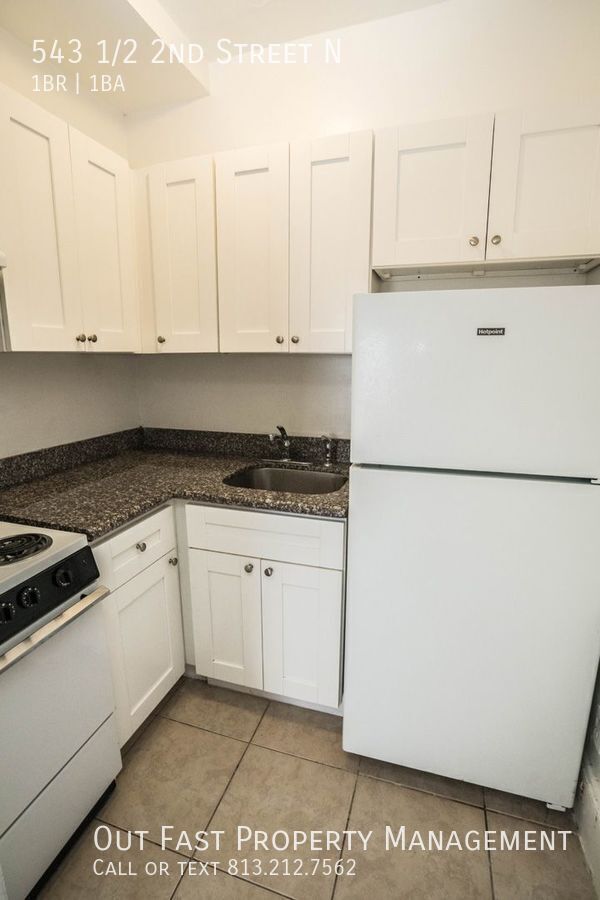 Building Photo - 543 1/2 2nd Street N-