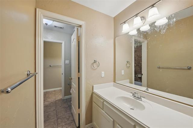 Building Photo - 1805 Southwicke Dr