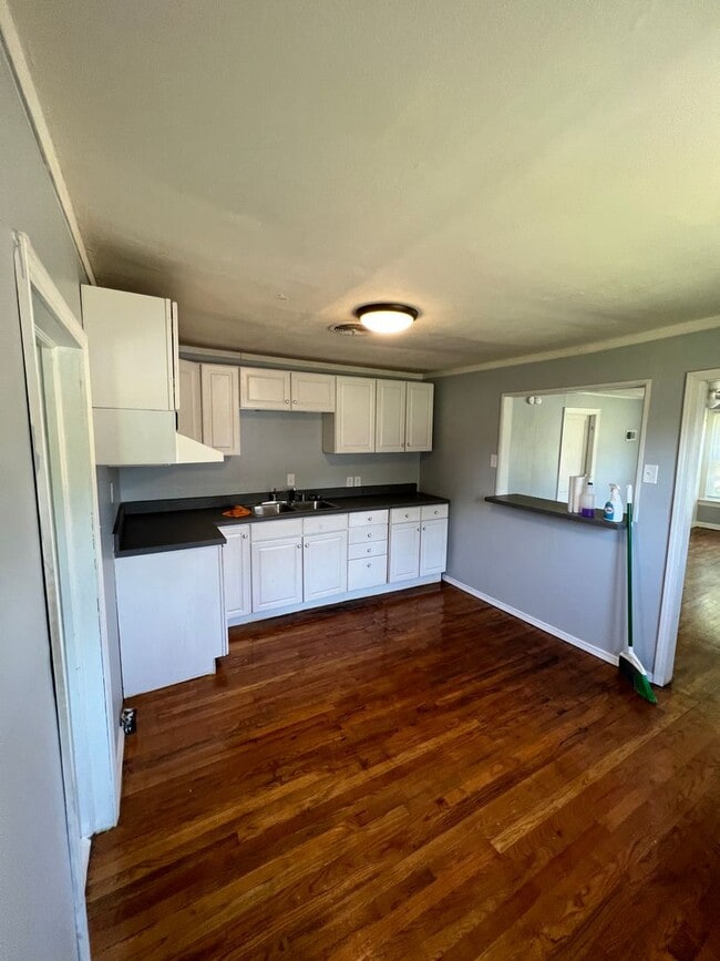 Building Photo - 3 Bedroom 1 Bath Home