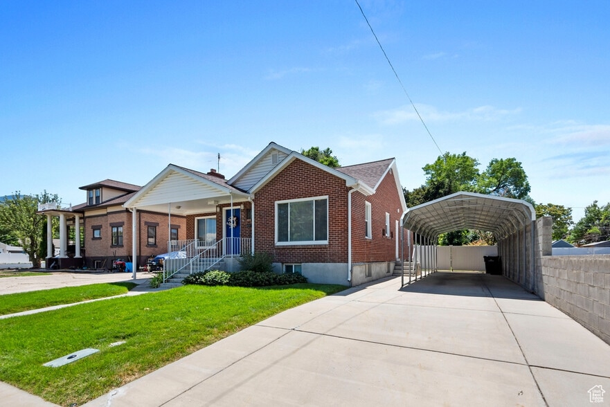 Building Photo - 378 E Center St