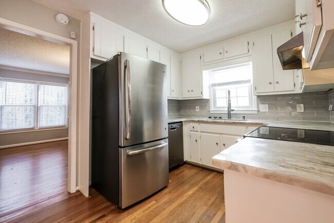 Building Photo - 28 Peggy Ct NW