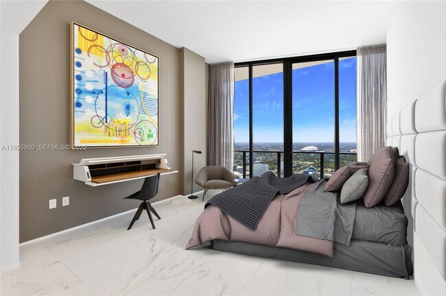 Building Photo - 1000 Biscayne Blvd