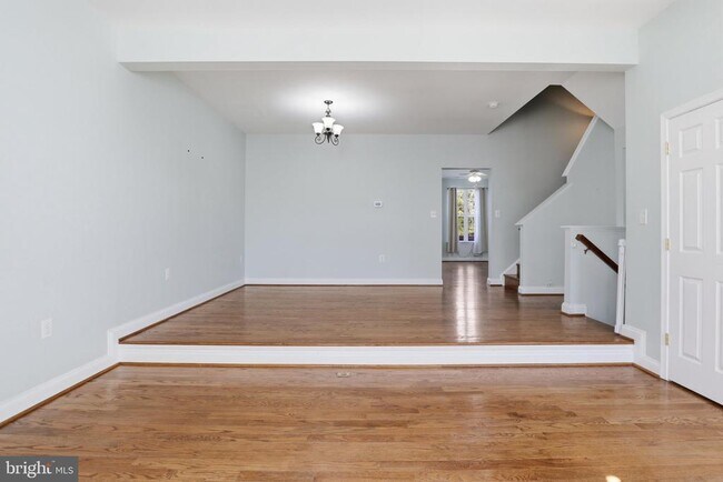 Building Photo - 915 Buttonwood Terrace NE
