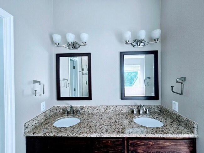 Building Photo - 3705 Golden Aspen Dr